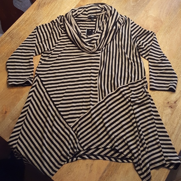 Asymmetrical Striped Tunic by Premise Studio - Picture 5 of 8